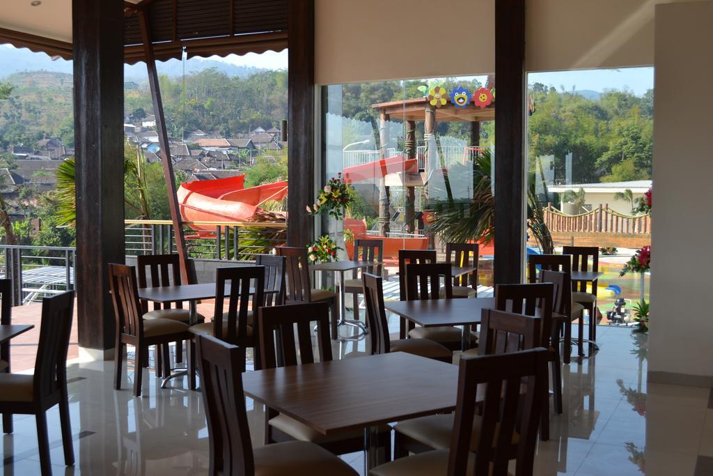 Bess Resort & Waterpark Hotel And Convention Malang Ngoại thất bức ảnh
