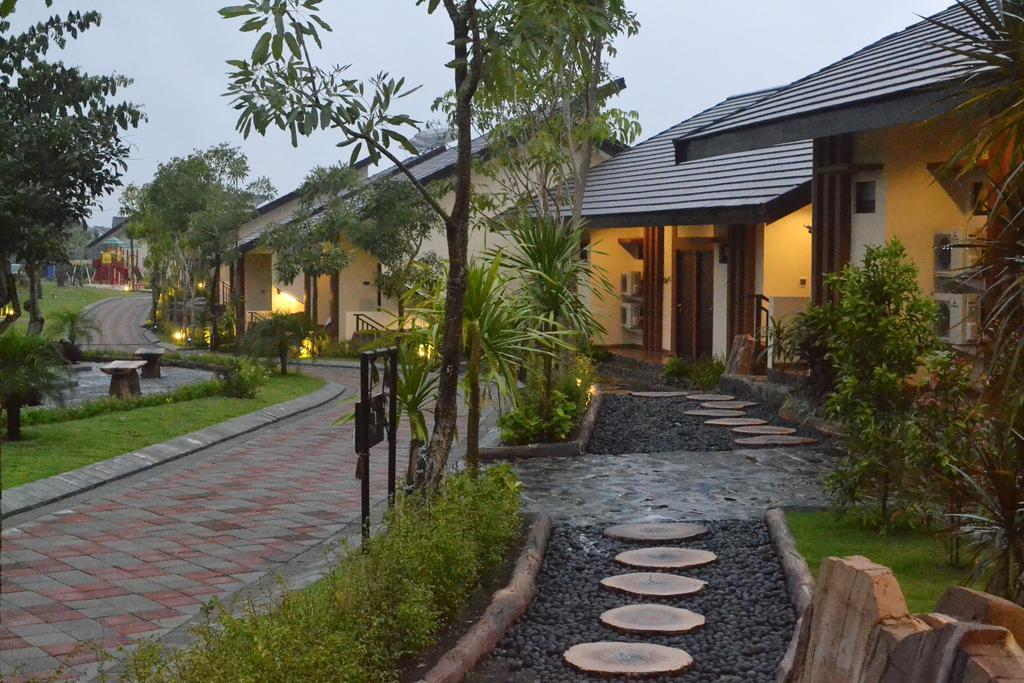 Bess Resort & Waterpark Hotel And Convention Malang Ngoại thất bức ảnh