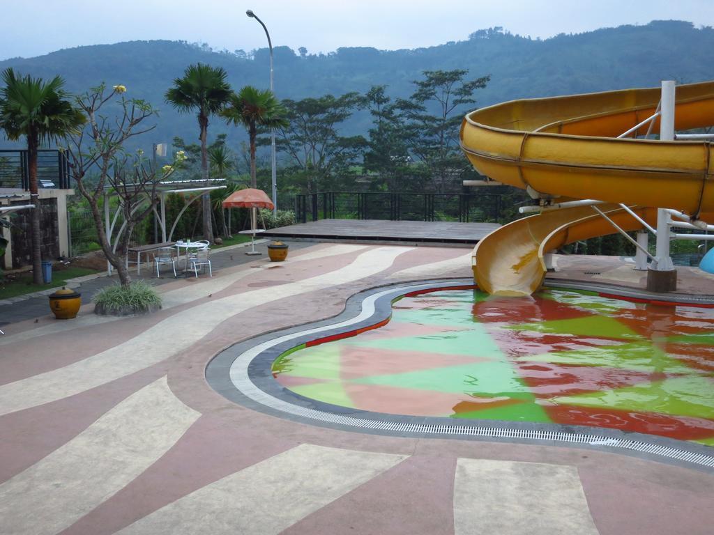 Bess Resort & Waterpark Hotel And Convention Malang Ngoại thất bức ảnh