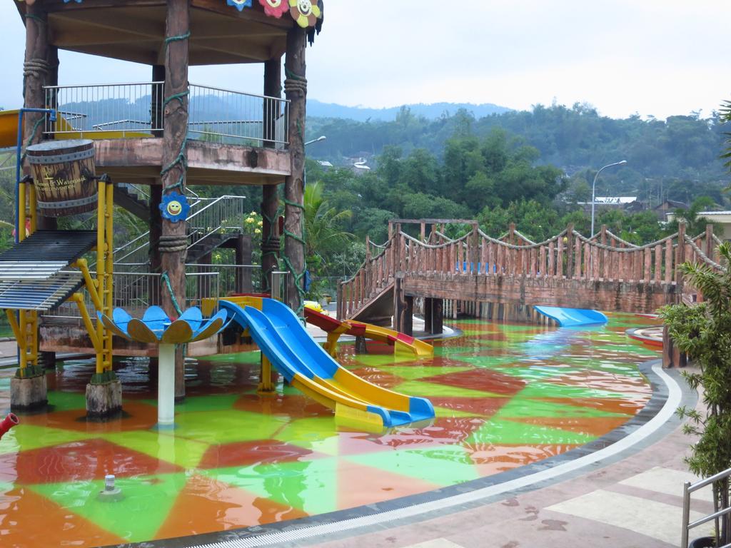 Bess Resort & Waterpark Hotel And Convention Malang Ngoại thất bức ảnh