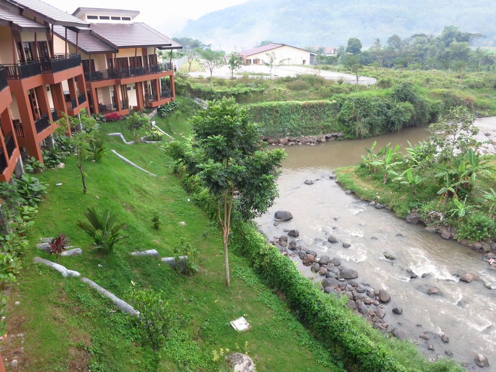 Bess Resort & Waterpark Hotel And Convention Malang Ngoại thất bức ảnh