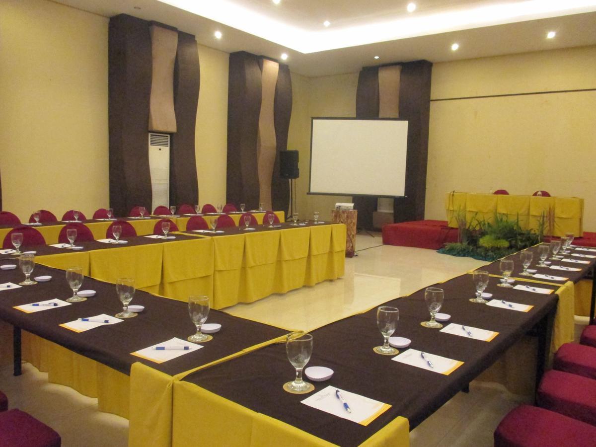 Bess Resort & Waterpark Hotel And Convention Malang Ngoại thất bức ảnh
